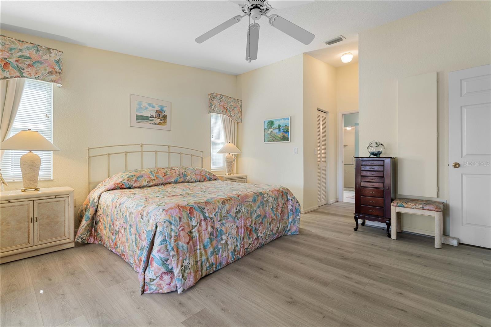 Image 31 of 57 For 2521 Marion Avenue 912