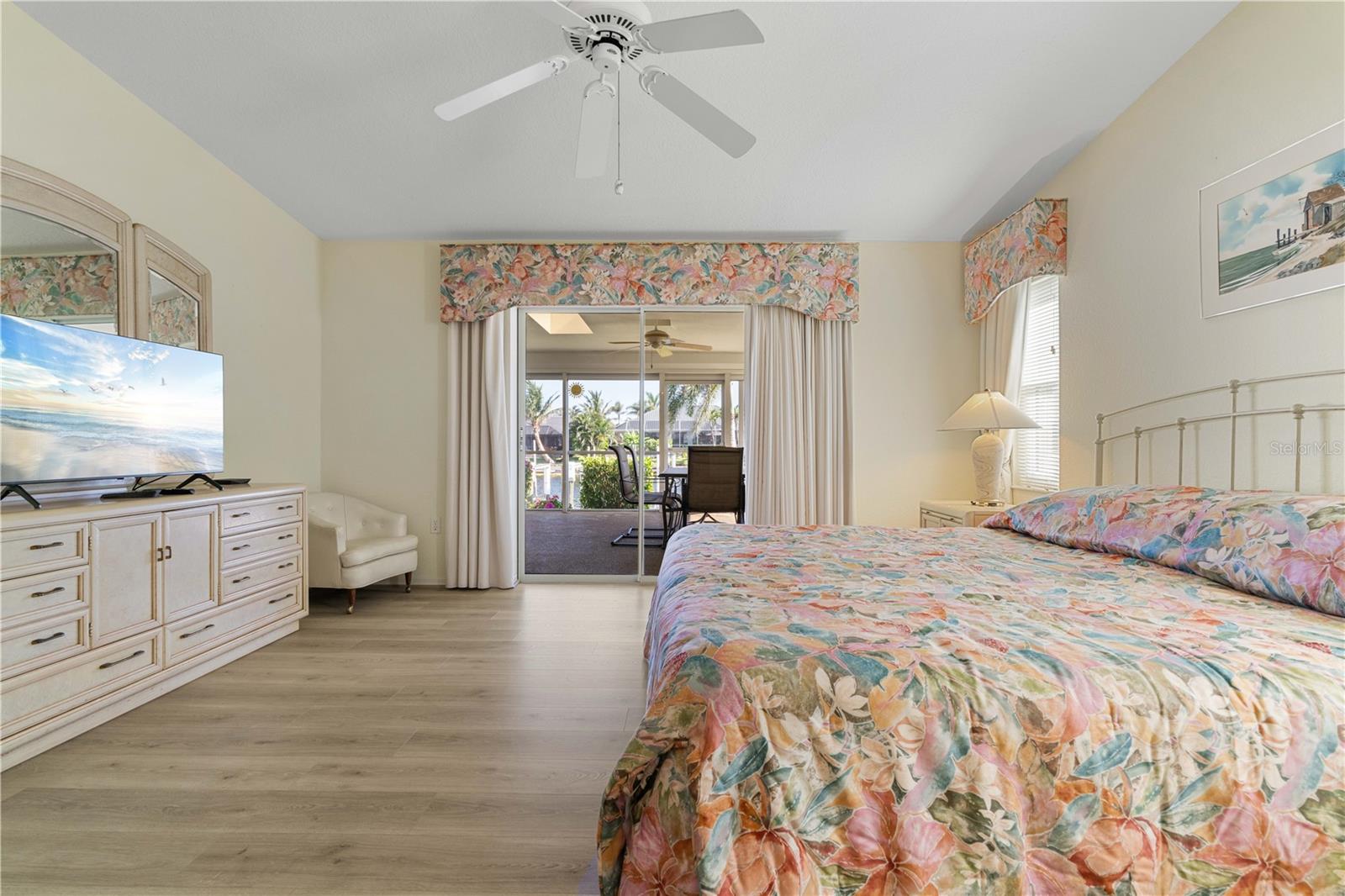 Image 34 of 57 For 2521 Marion Avenue 912