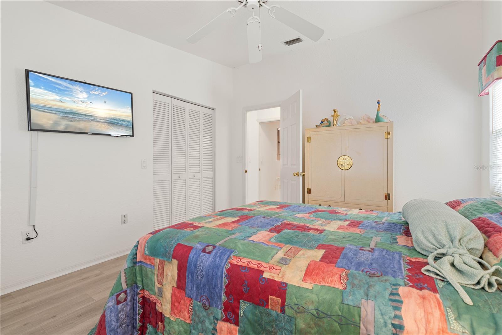 Image 40 of 57 For 2521 Marion Avenue 912