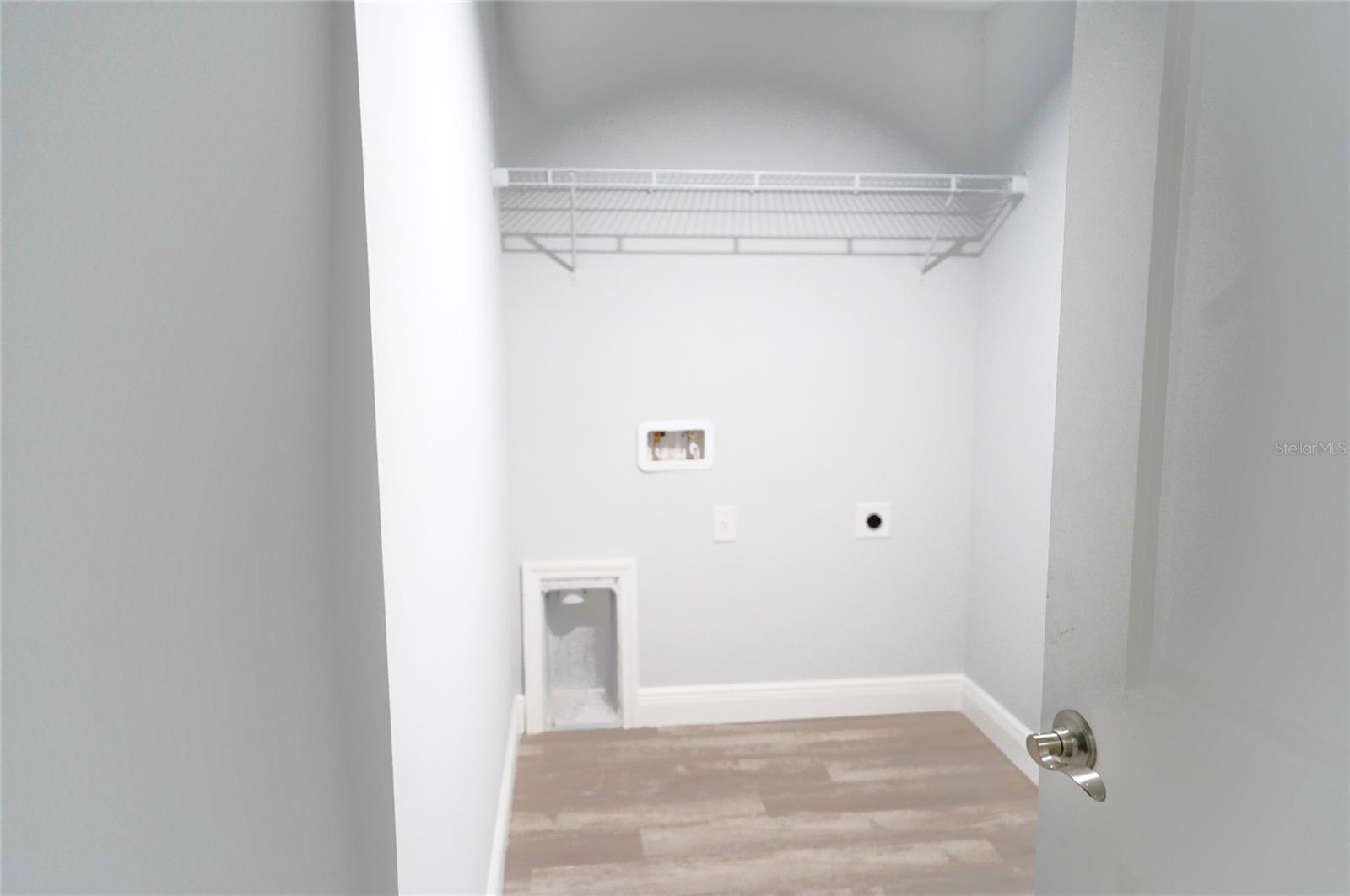 Image 19 of 44 For 10064 Amicola Street