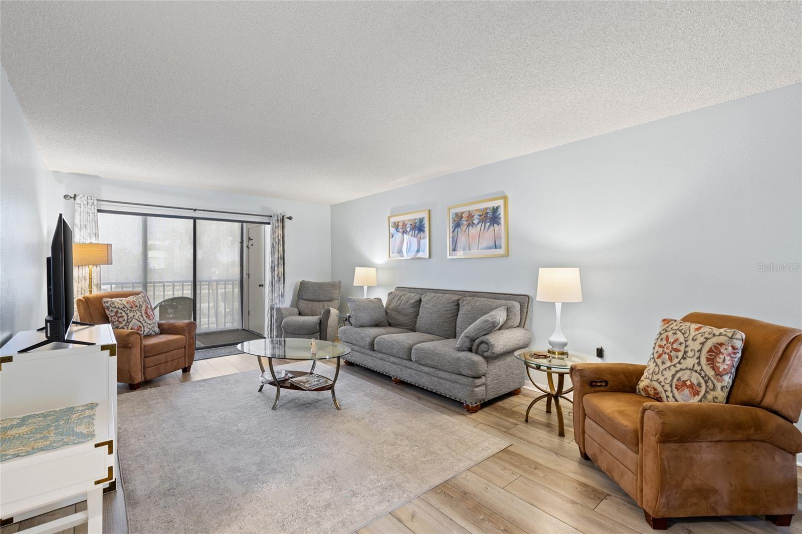 Image 11 of 40 For 14459 River Beach Drive 112