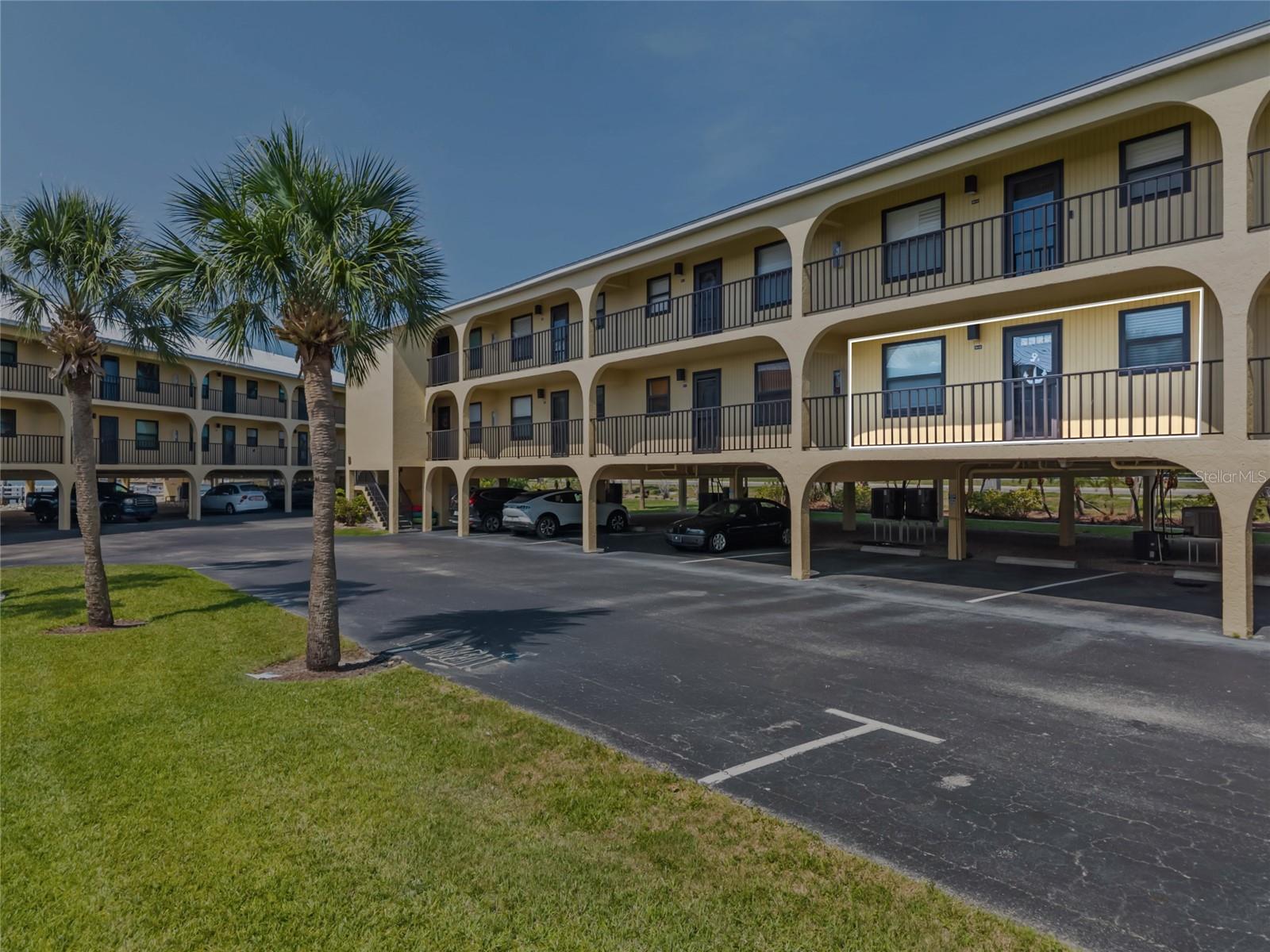 Image 3 of 40 For 14459 River Beach Drive 112