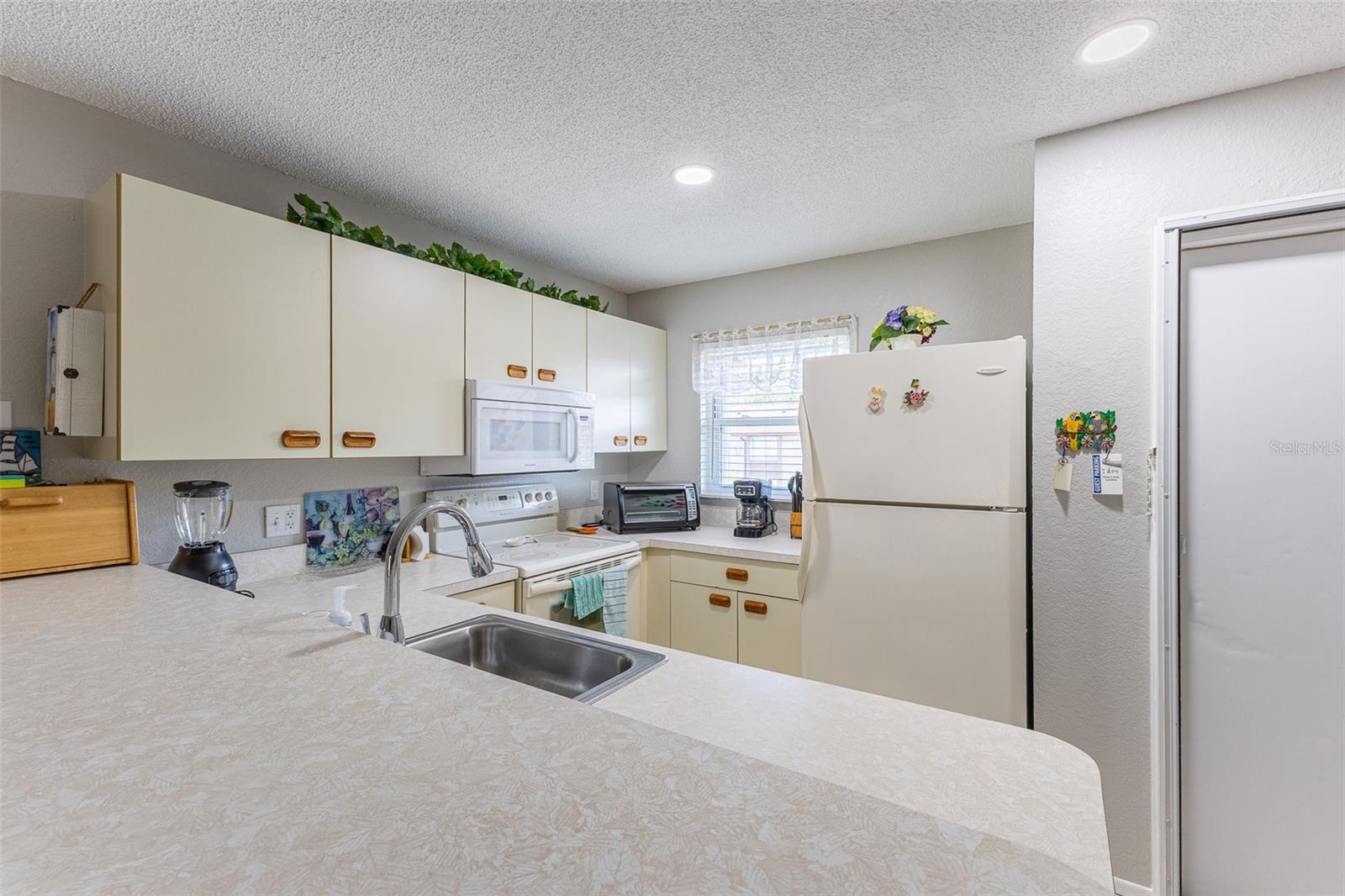 Image 10 of 36 For 25100 Sandhill Boulevard I-204