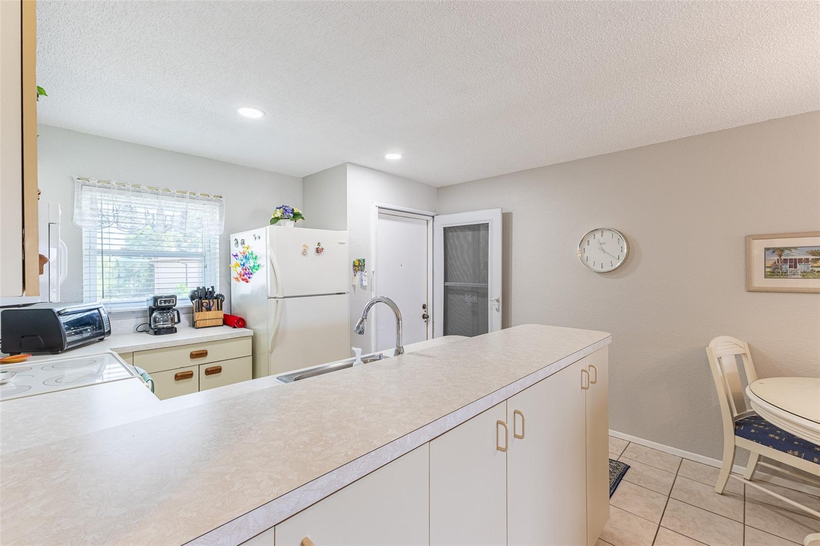 Image 11 of 36 For 25100 Sandhill Boulevard I-204