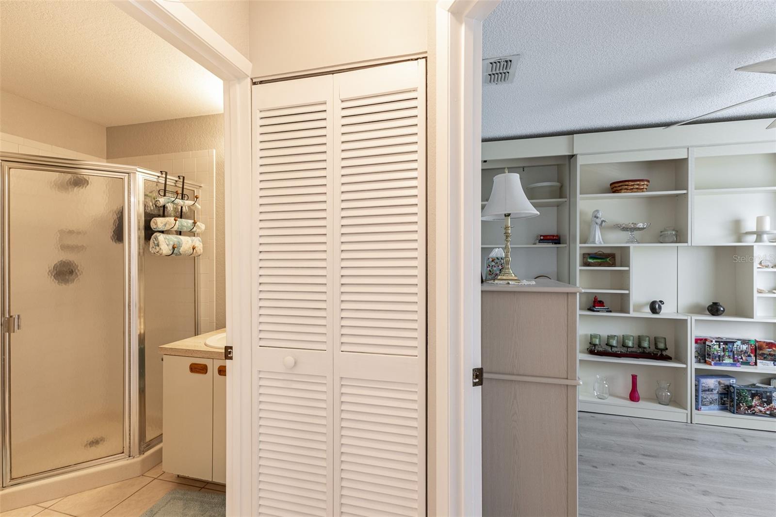 Image 17 of 36 For 25100 Sandhill Boulevard I-204