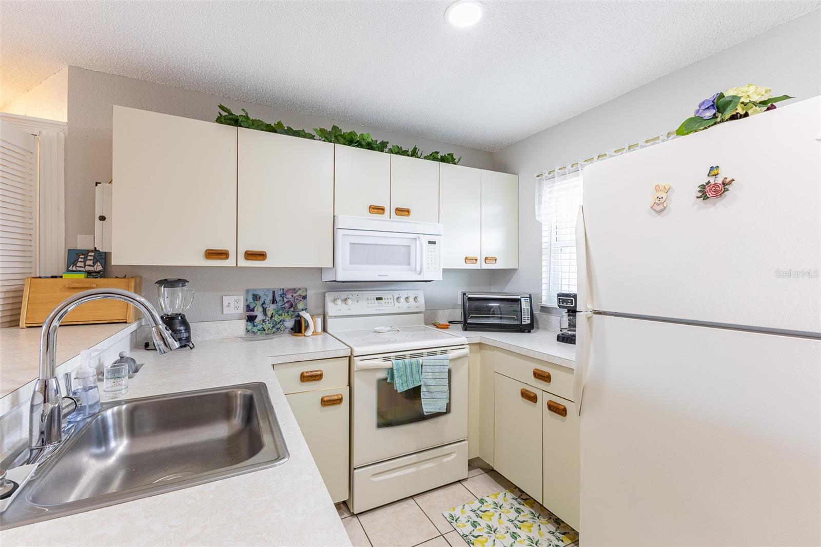 Image 7 of 36 For 25100 Sandhill Boulevard I-204