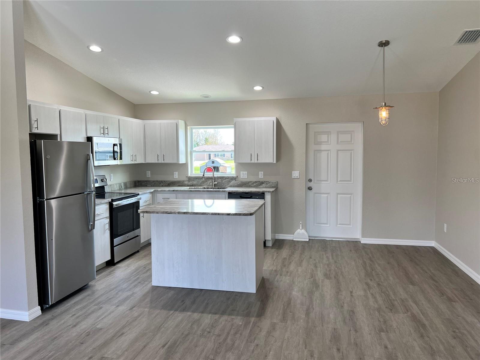 Image 4 of 21 For 8306 Easy Street