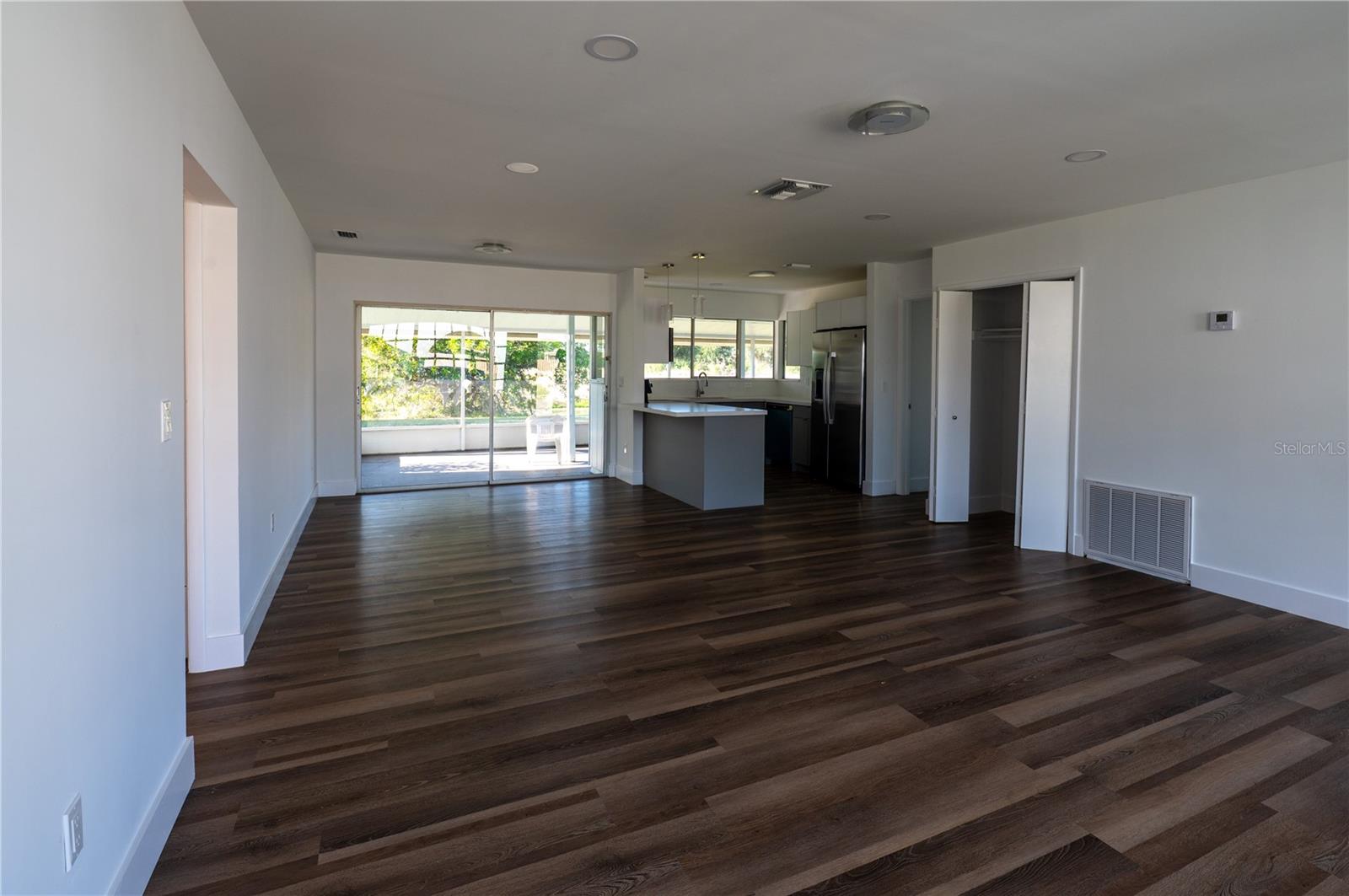 Image 11 of 75 For 2271 Alton Road