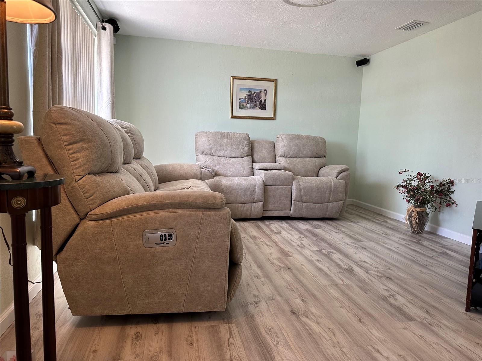 Image 24 of 47 For 4089 Yucatan Circle