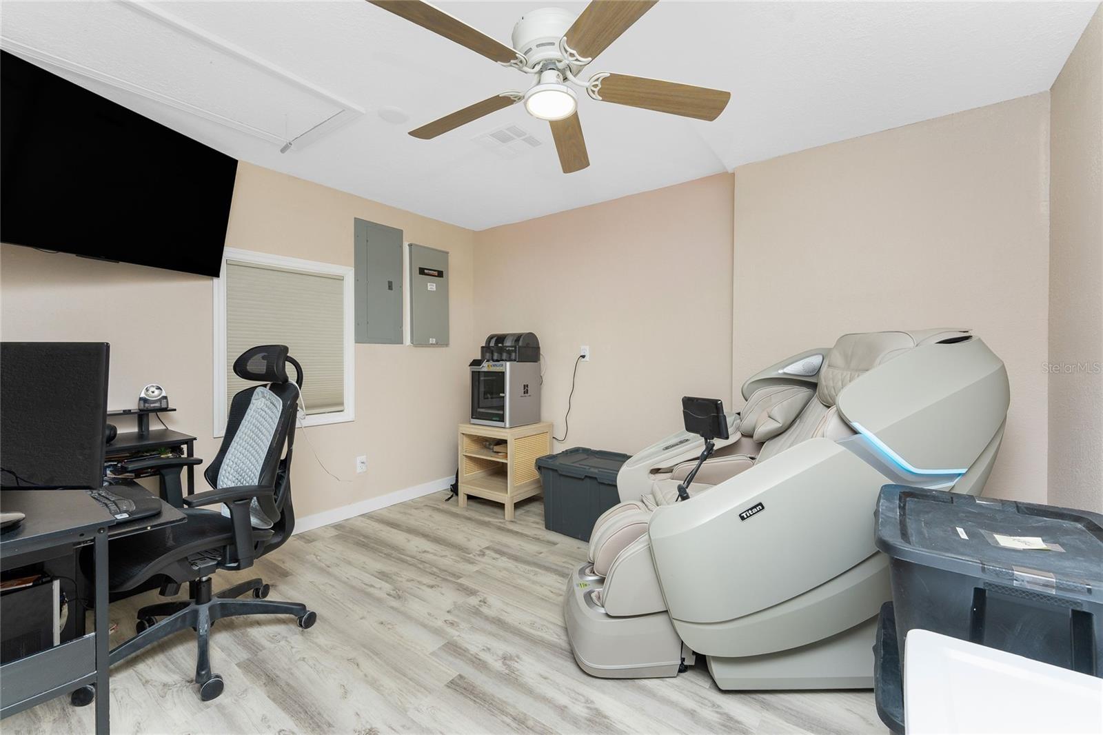 Image 33 of 47 For 4089 Yucatan Circle