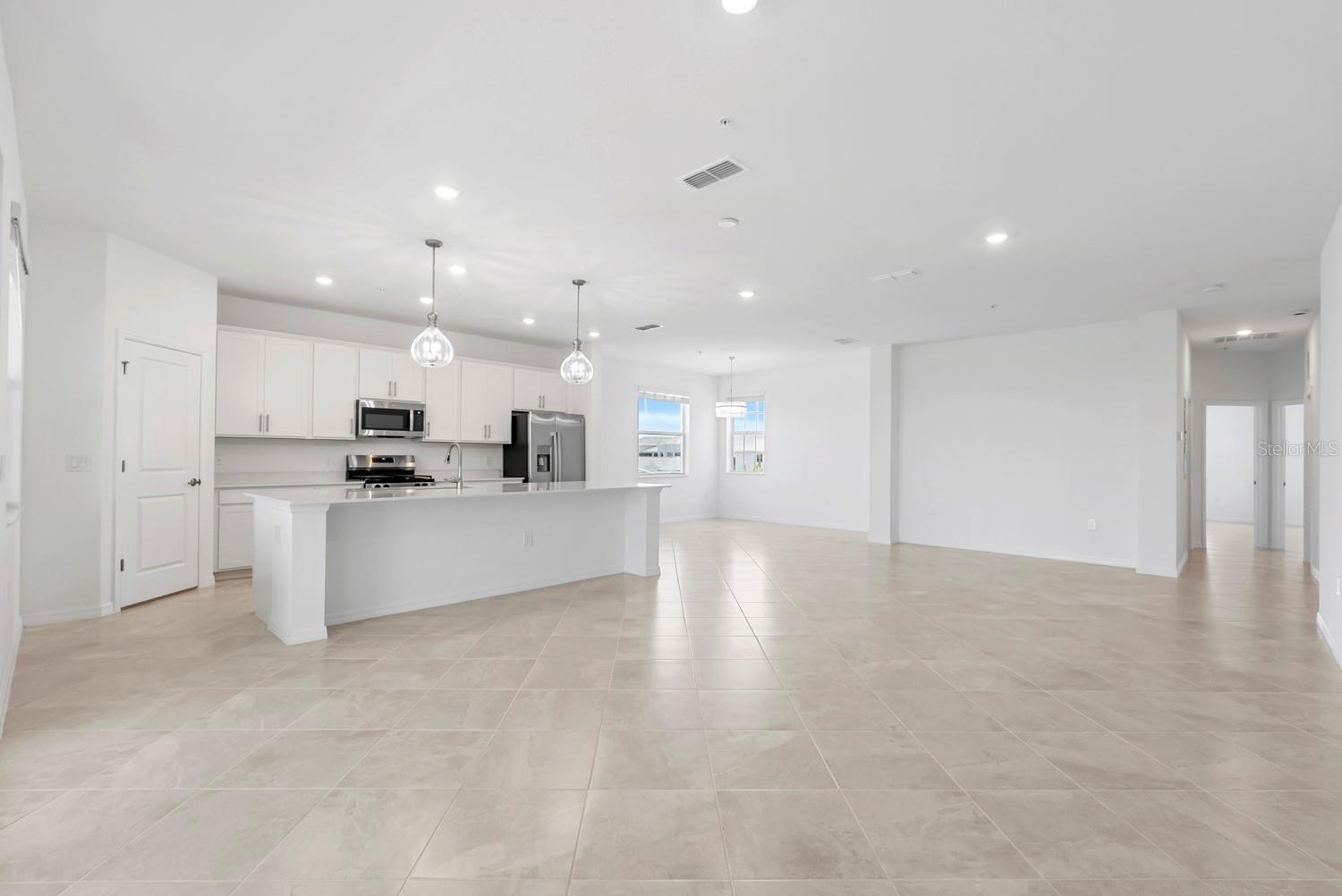Image 11 of 41 For 15182 Bluffton Lane 1622