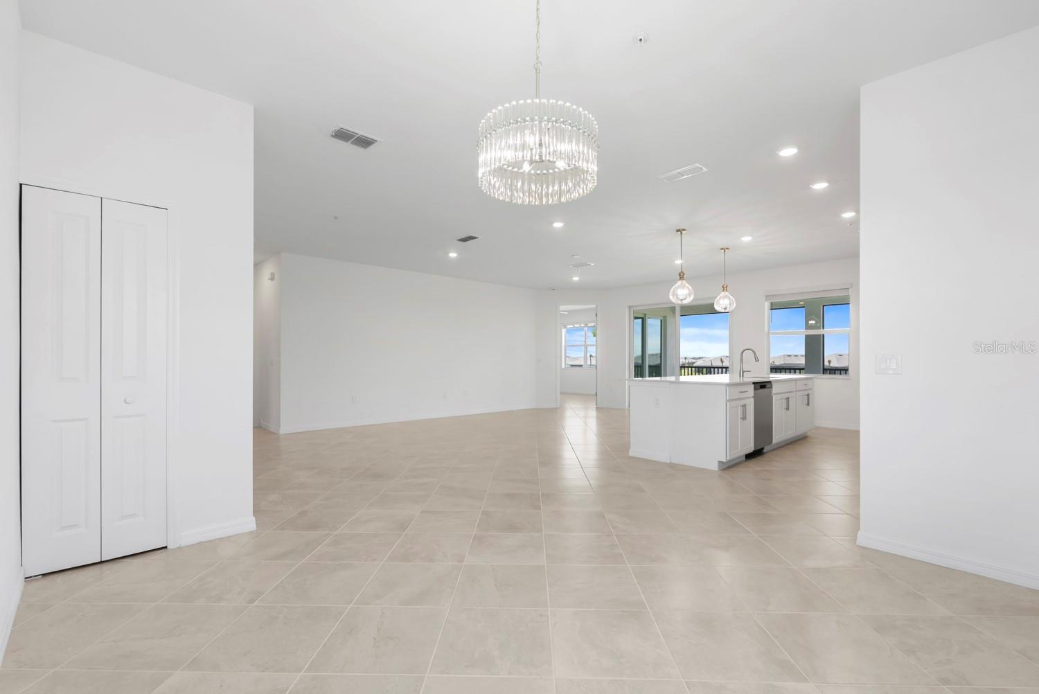 Image 13 of 41 For 15182 Bluffton Lane 1622