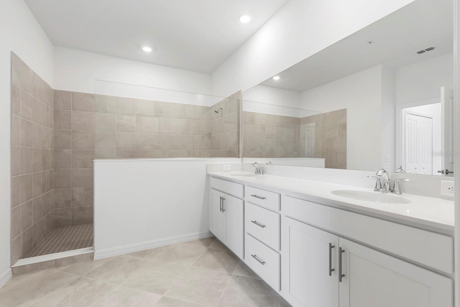 Image 16 of 41 For 15182 Bluffton Lane 1622