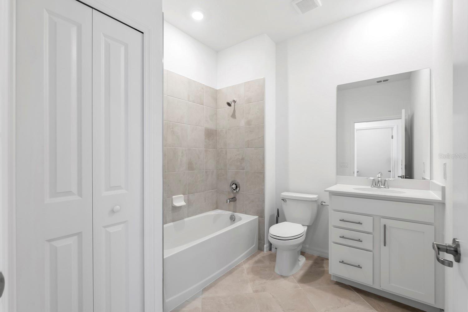 Image 18 of 41 For 15182 Bluffton Lane 1622