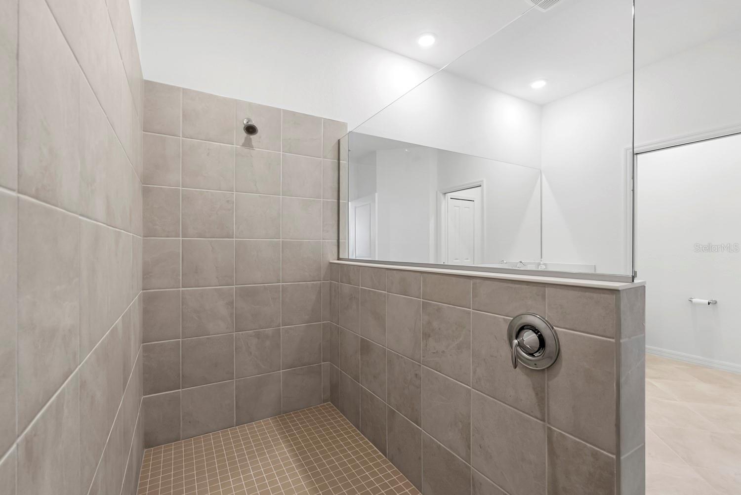 Image 19 of 41 For 15182 Bluffton Lane 1622