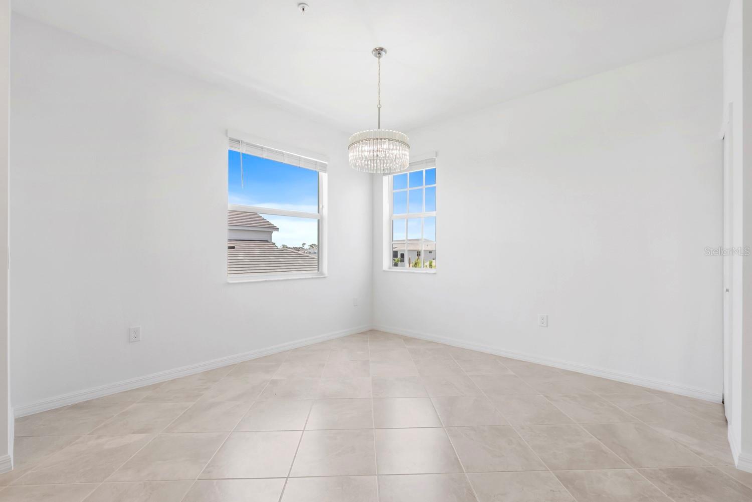 Image 24 of 41 For 15182 Bluffton Lane 1622