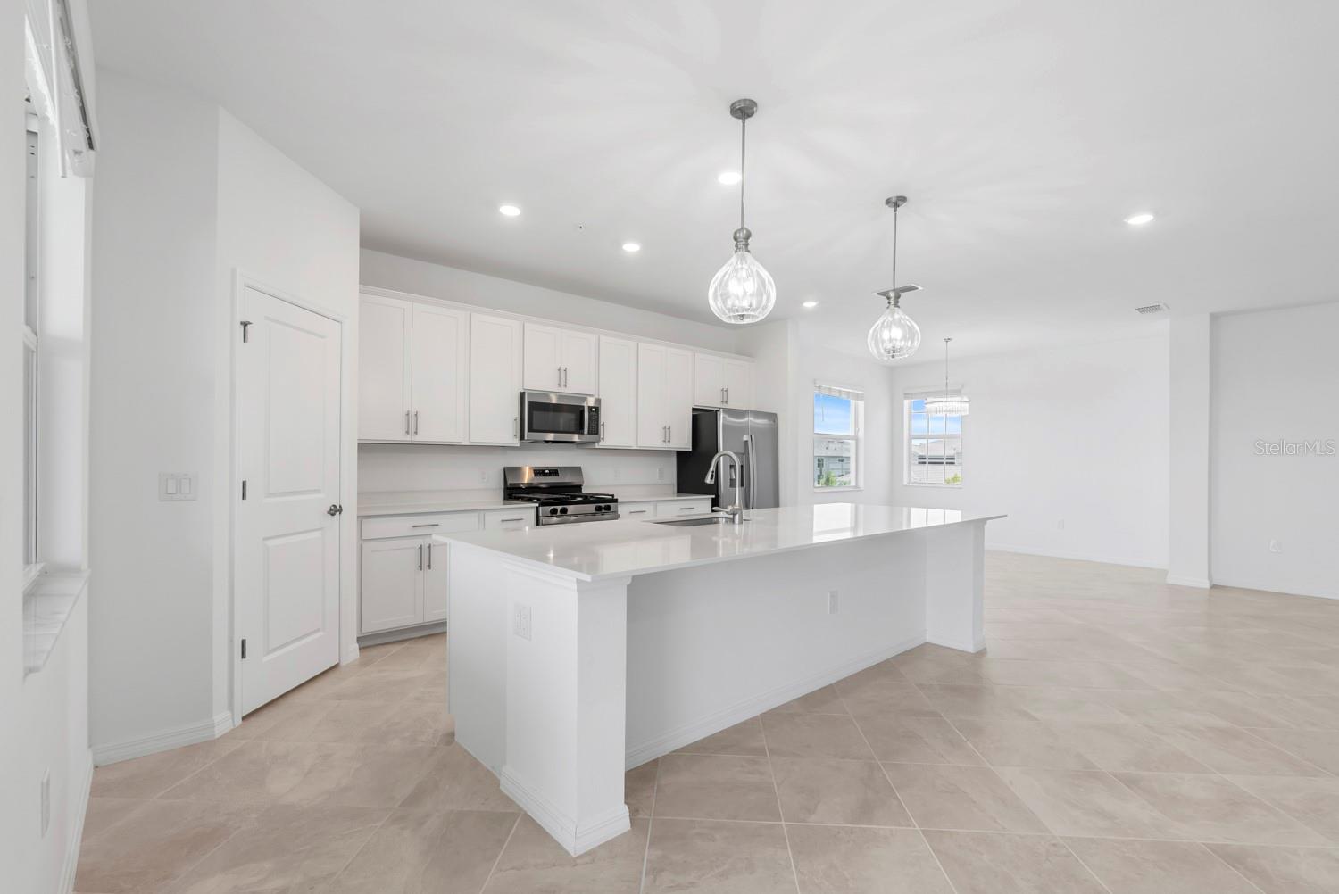 Image 5 of 41 For 15182 Bluffton Lane 1622