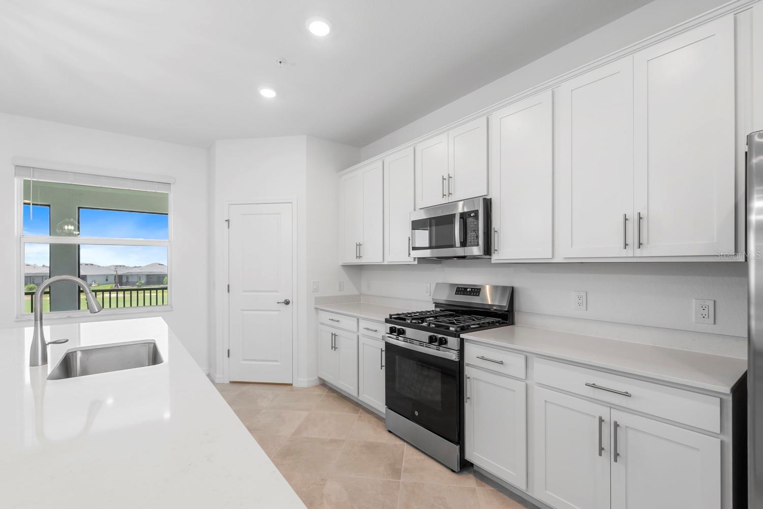 Image 8 of 41 For 15182 Bluffton Lane 1622