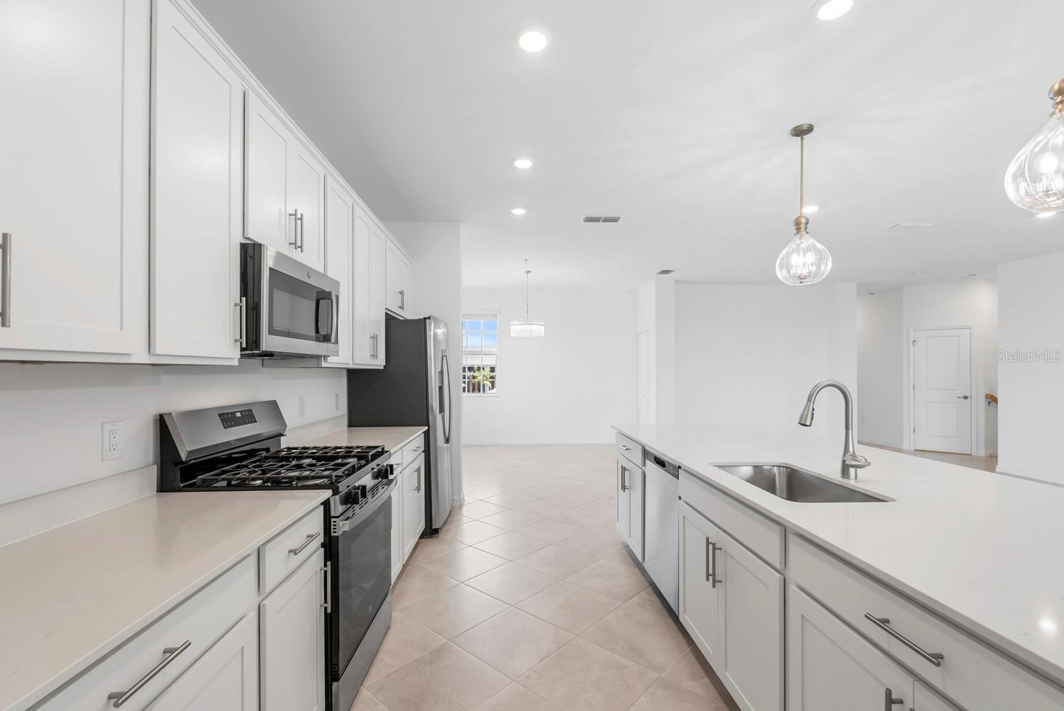 Image 9 of 41 For 15182 Bluffton Lane 1622