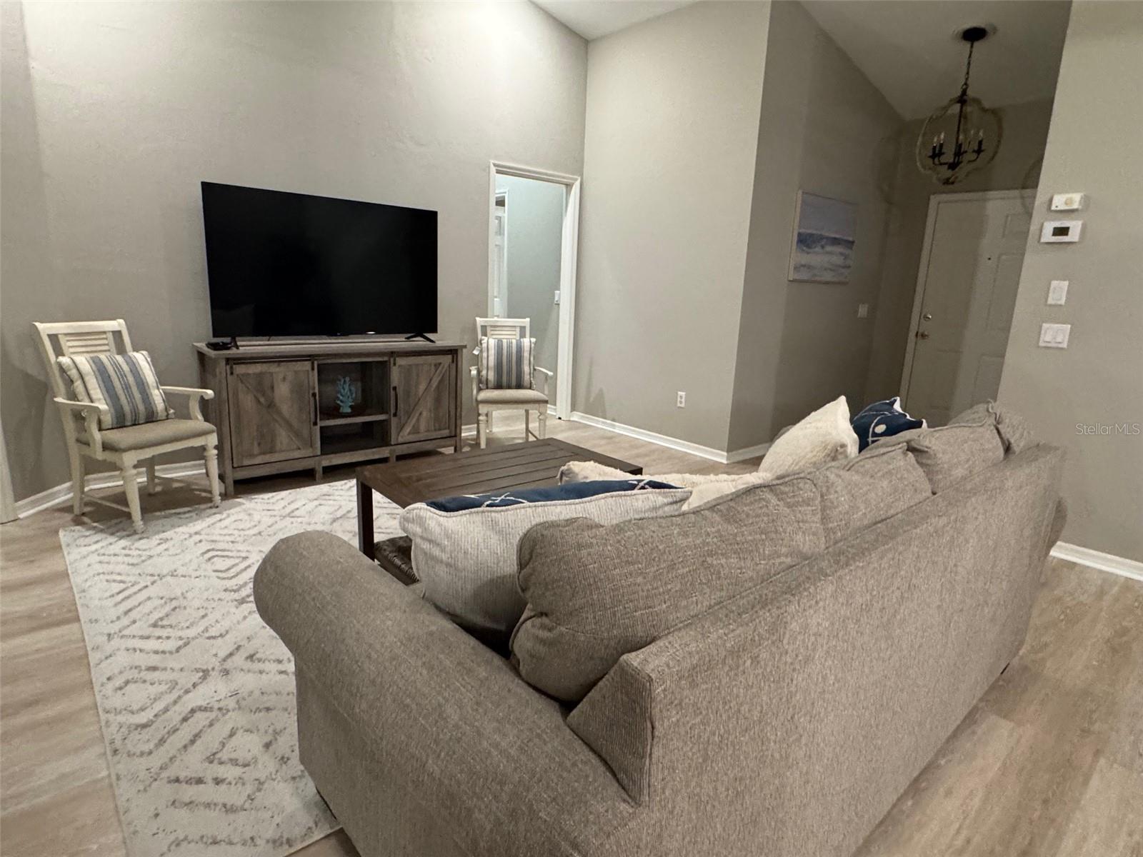 Image 7 of 32 For 12454 Kingsway Circle 202