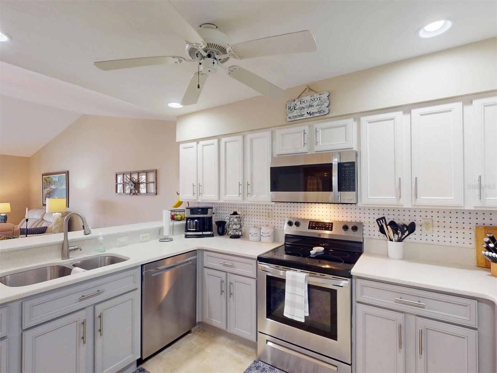 Image 17 of 62 For 26333 Nadir Road 111