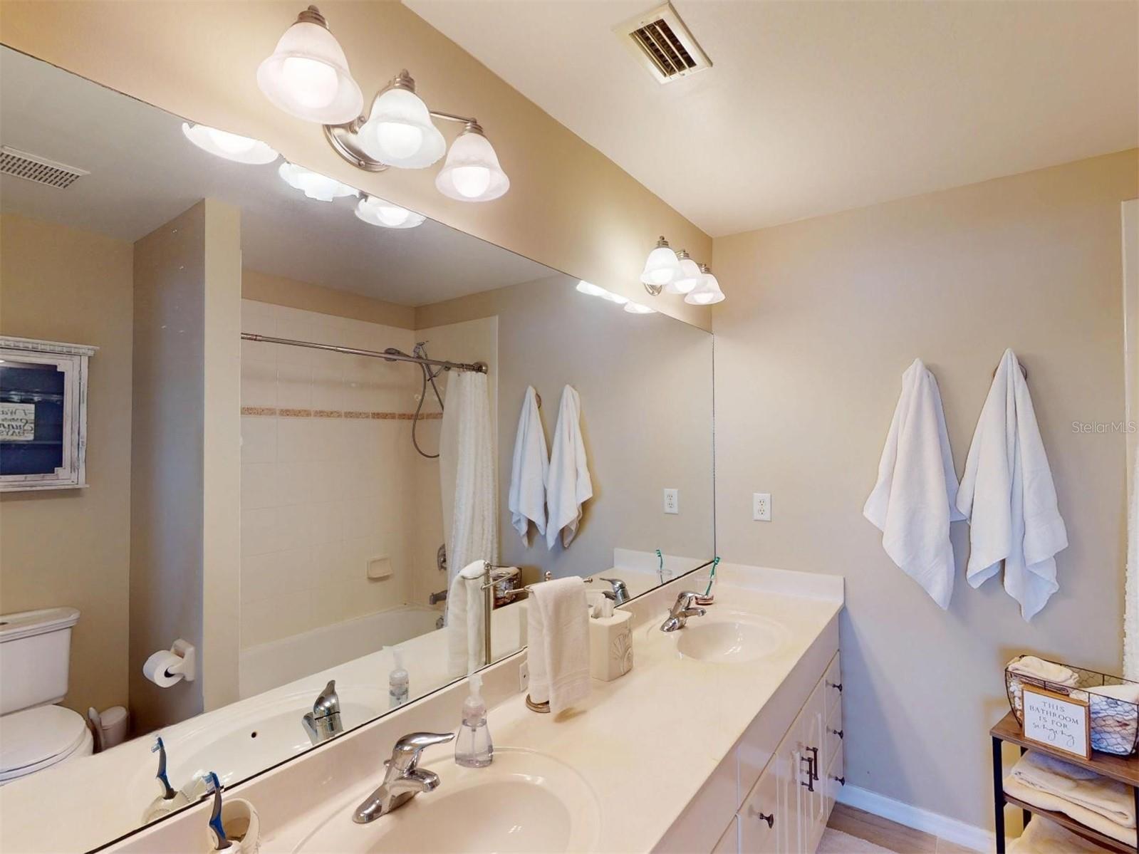 Image 37 of 62 For 26333 Nadir Road 111