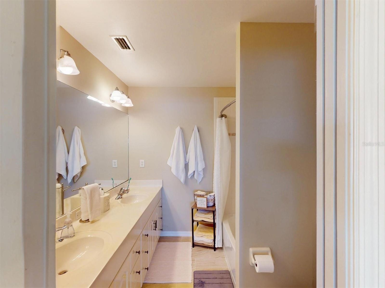 Image 38 of 62 For 26333 Nadir Road 111