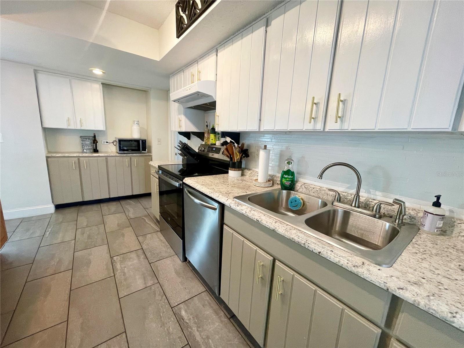 Image 19 of 21 For 3122 Scranton Street