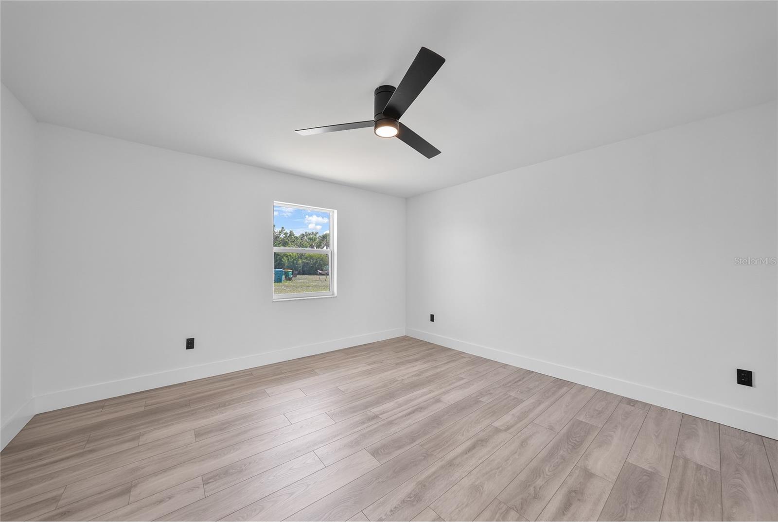 Image 16 of 36 For 2166 Beacon Drive
