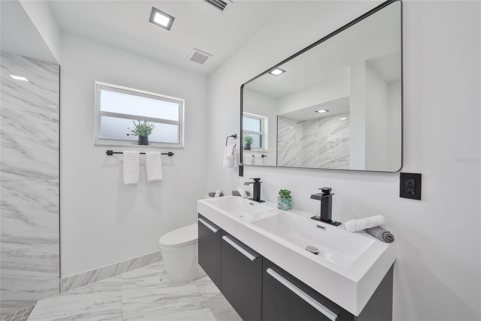 Image 18 of 36 For 2166 Beacon Drive
