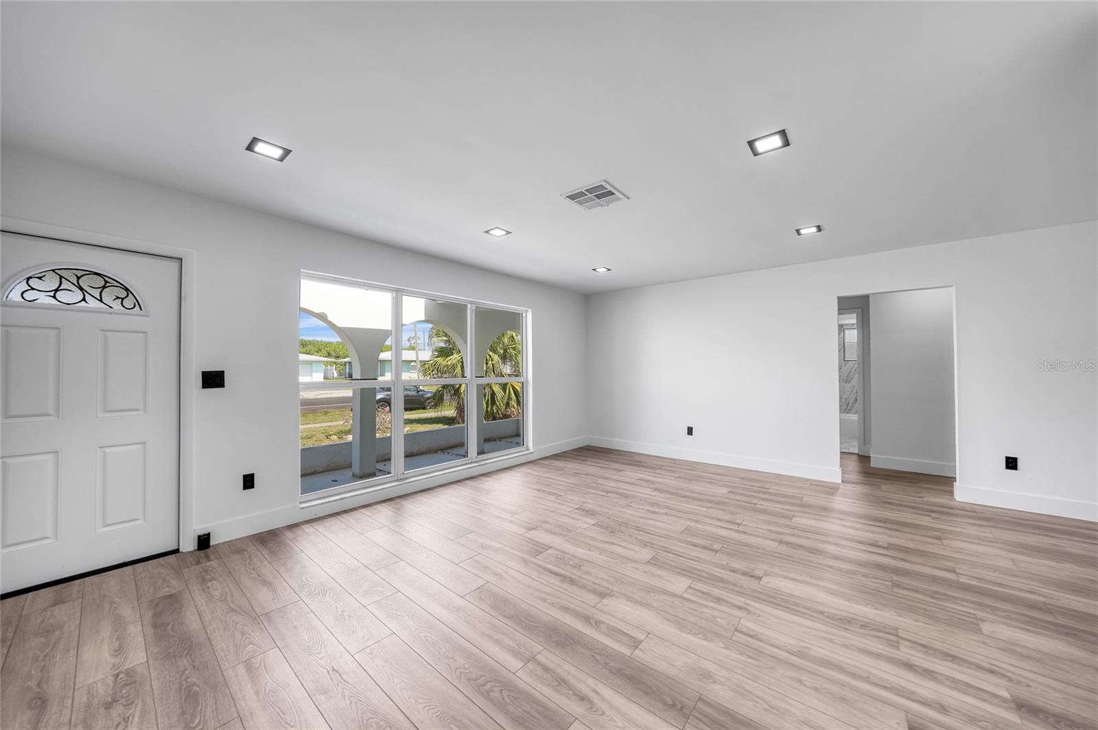 Image 4 of 36 For 2166 Beacon Drive