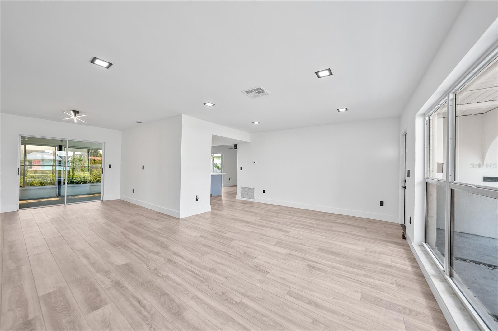 Image 7 of 36 For 2166 Beacon Drive