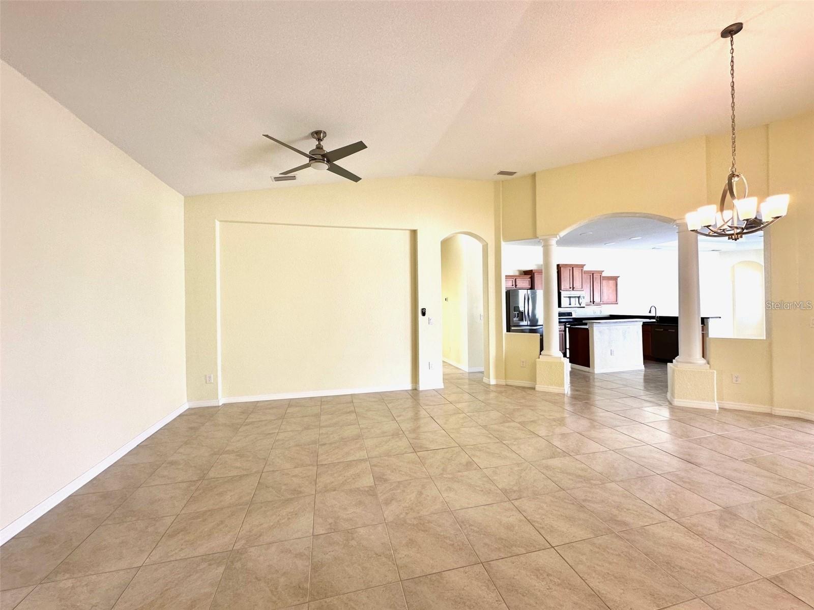 Image 11 of 39 For 9423 Rosebud Circle