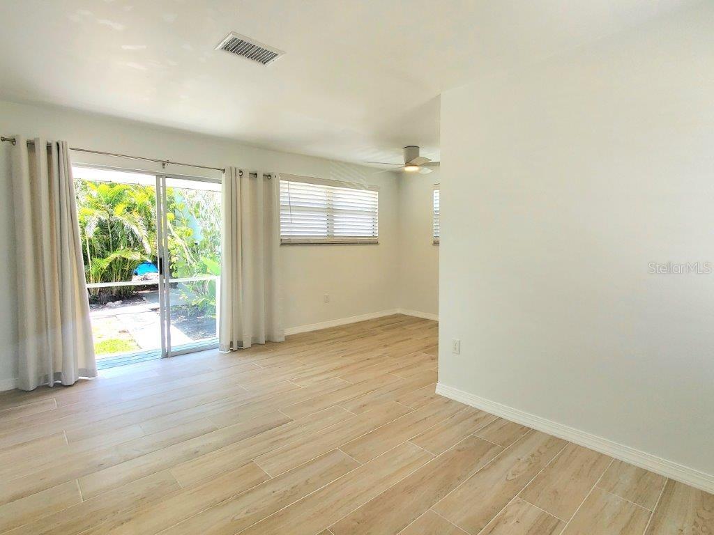 Image 4 of 16 For 461 Marion Avenue A