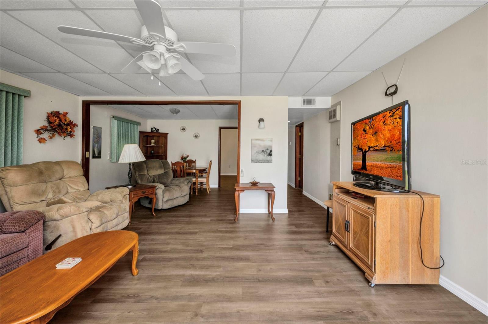 Image 11 of 35 For 426 Burland Street