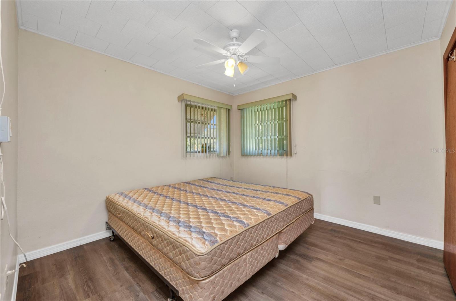 Image 15 of 35 For 426 Burland Street