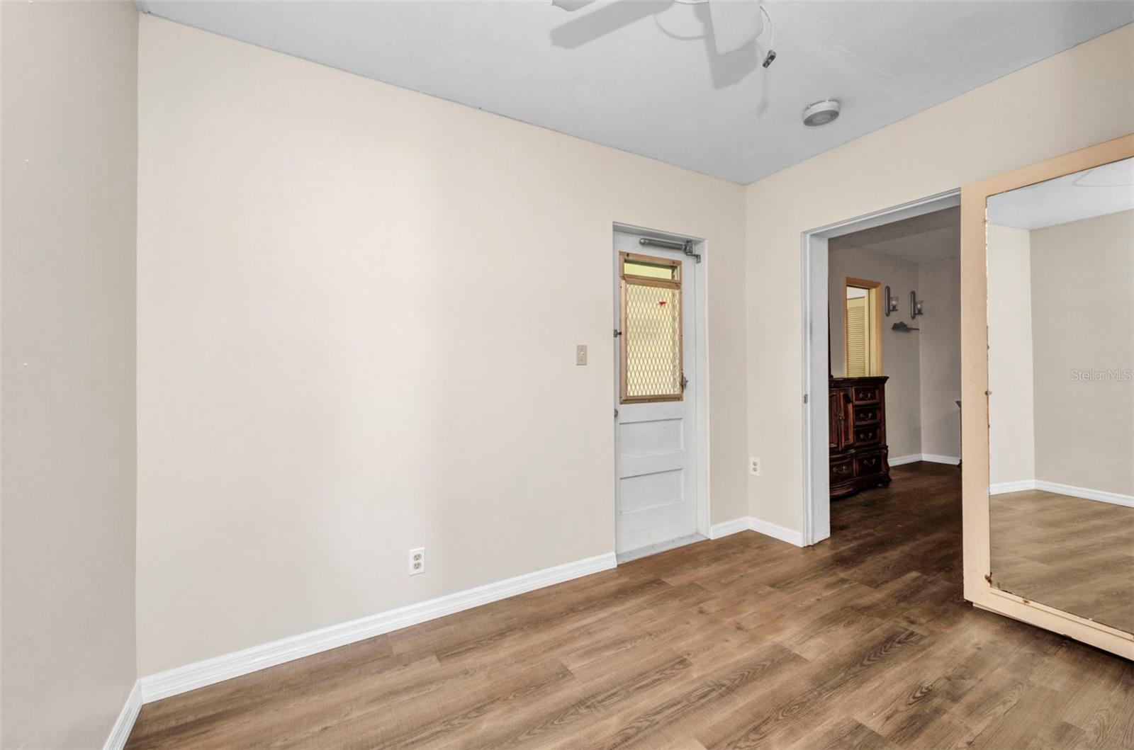 Image 19 of 35 For 426 Burland Street