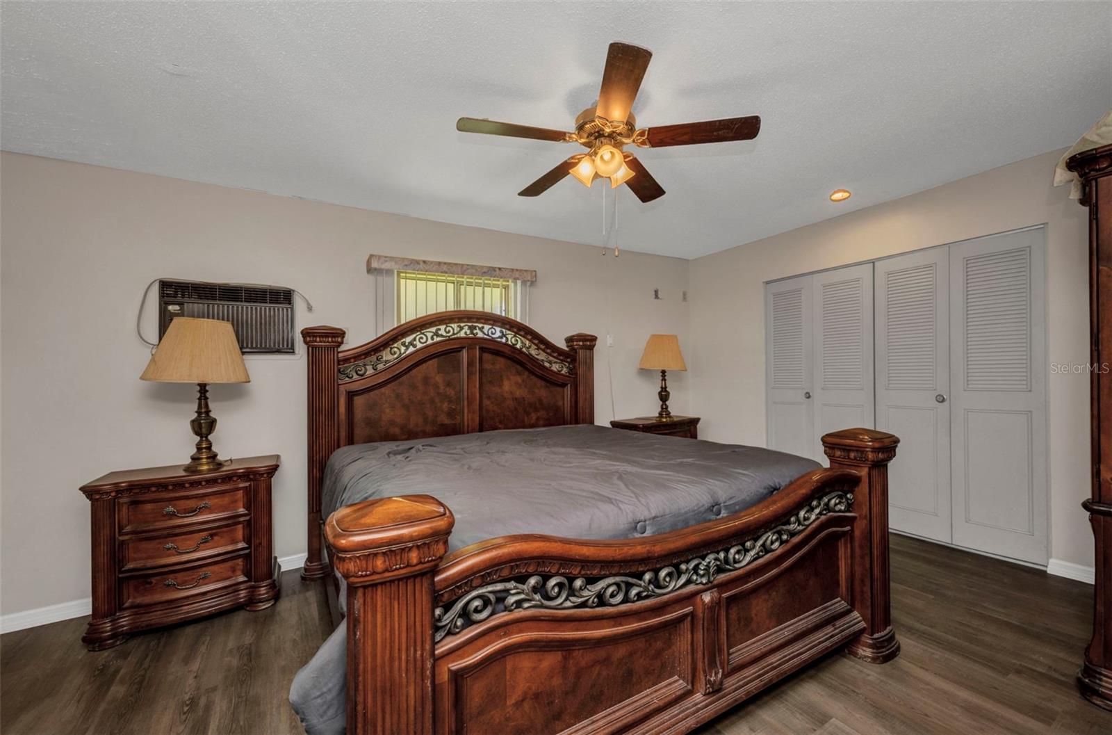 Image 22 of 35 For 426 Burland Street