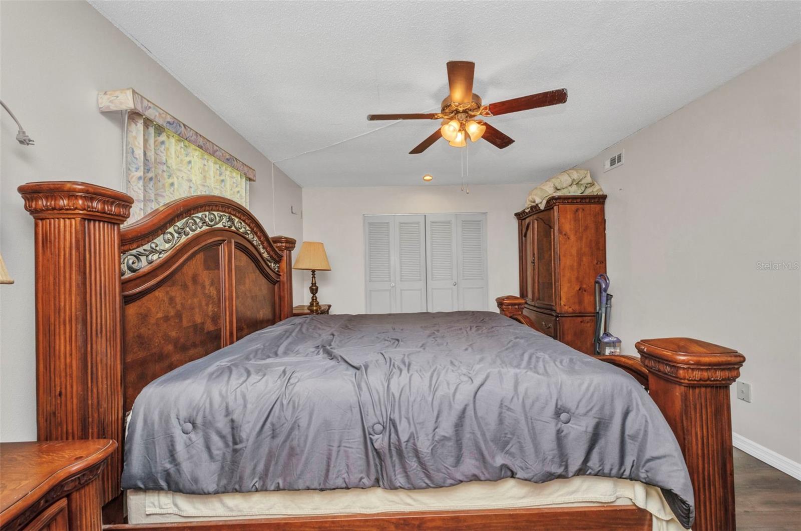 Image 23 of 35 For 426 Burland Street