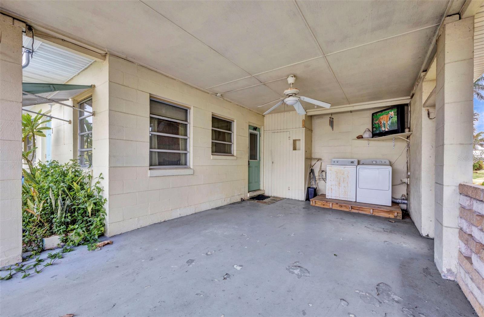 Image 28 of 35 For 426 Burland Street