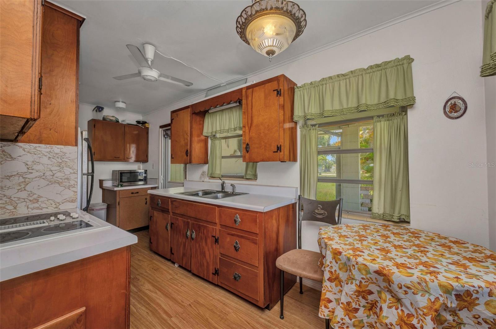 Image 5 of 35 For 426 Burland Street