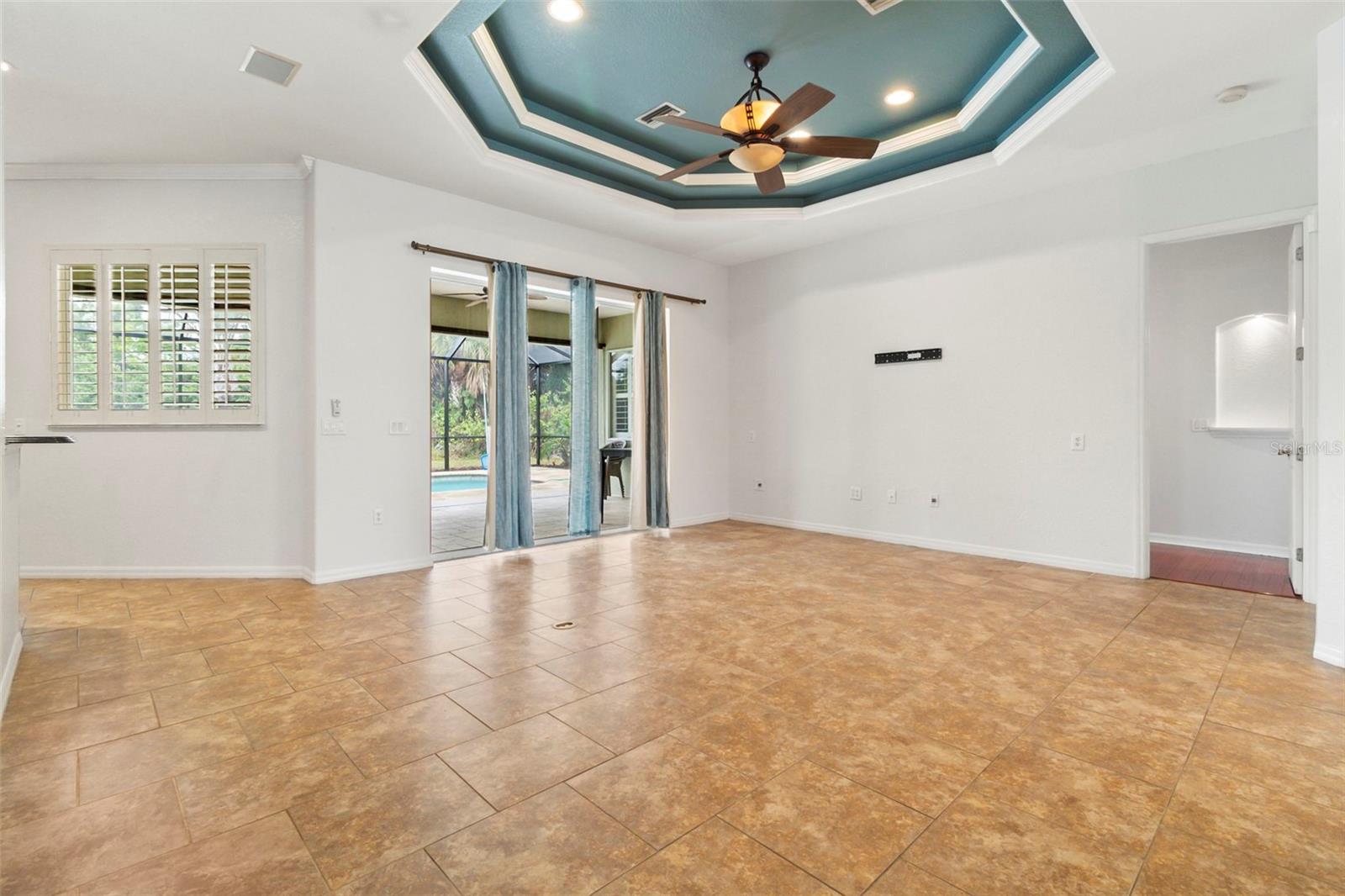 Image 7 of 48 For 281 Hallcrest Terrace