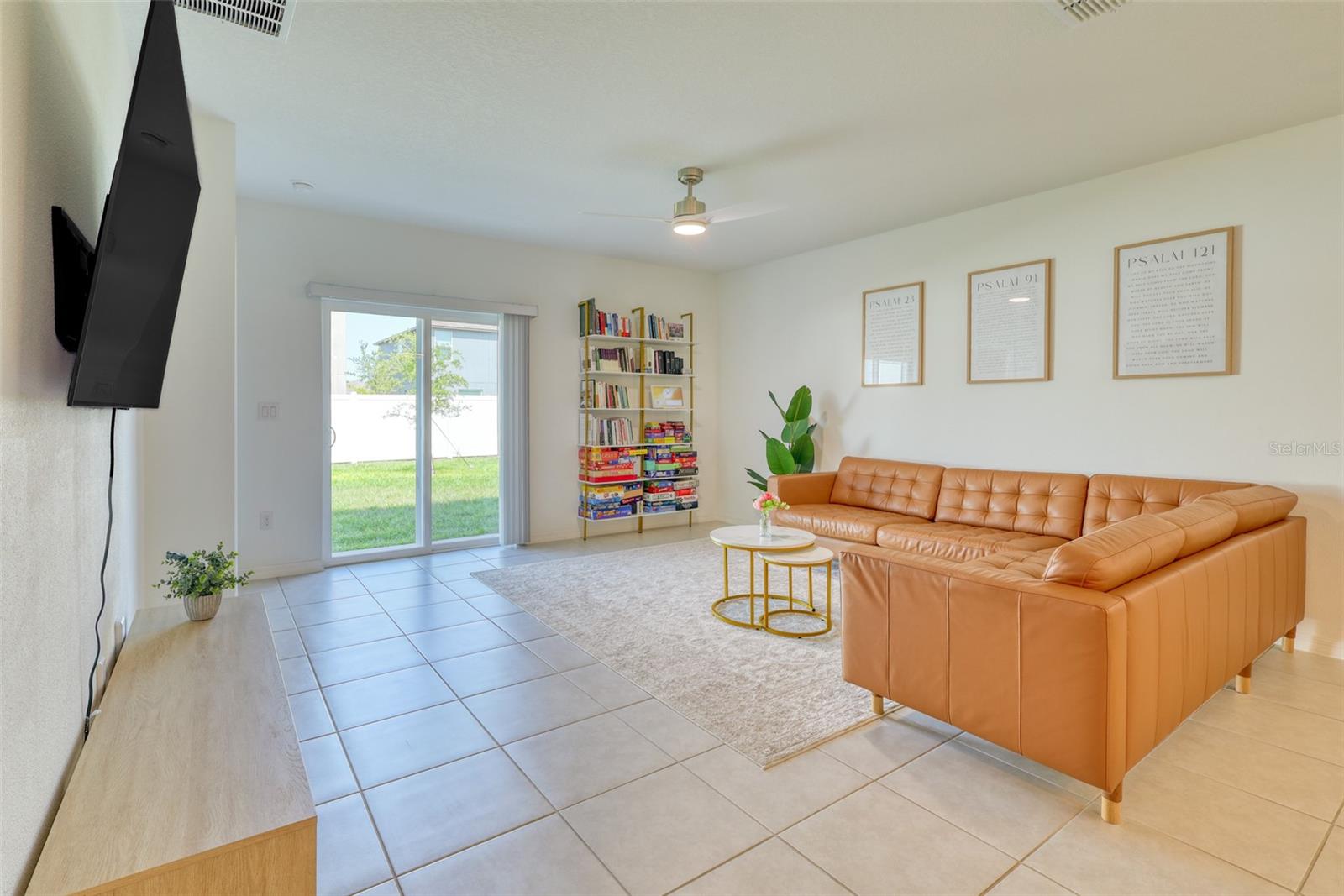 Image 4 of 41 For 111 Rain Lily Avenue