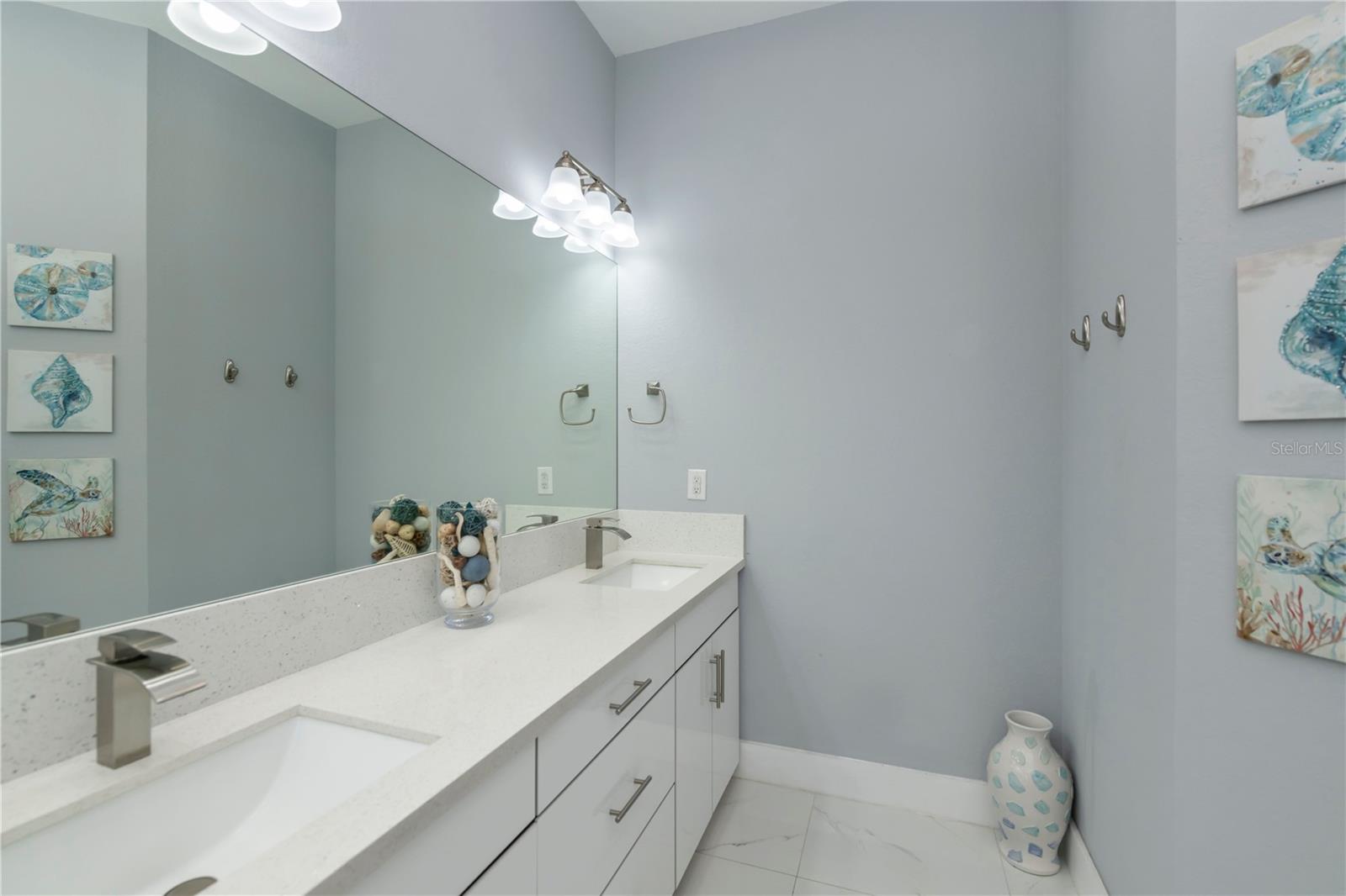 Image 27 of 53 For 816 Bell Boulevard S