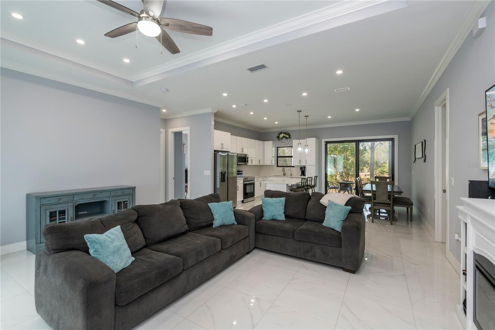 Image 9 of 53 For 816 Bell Boulevard S