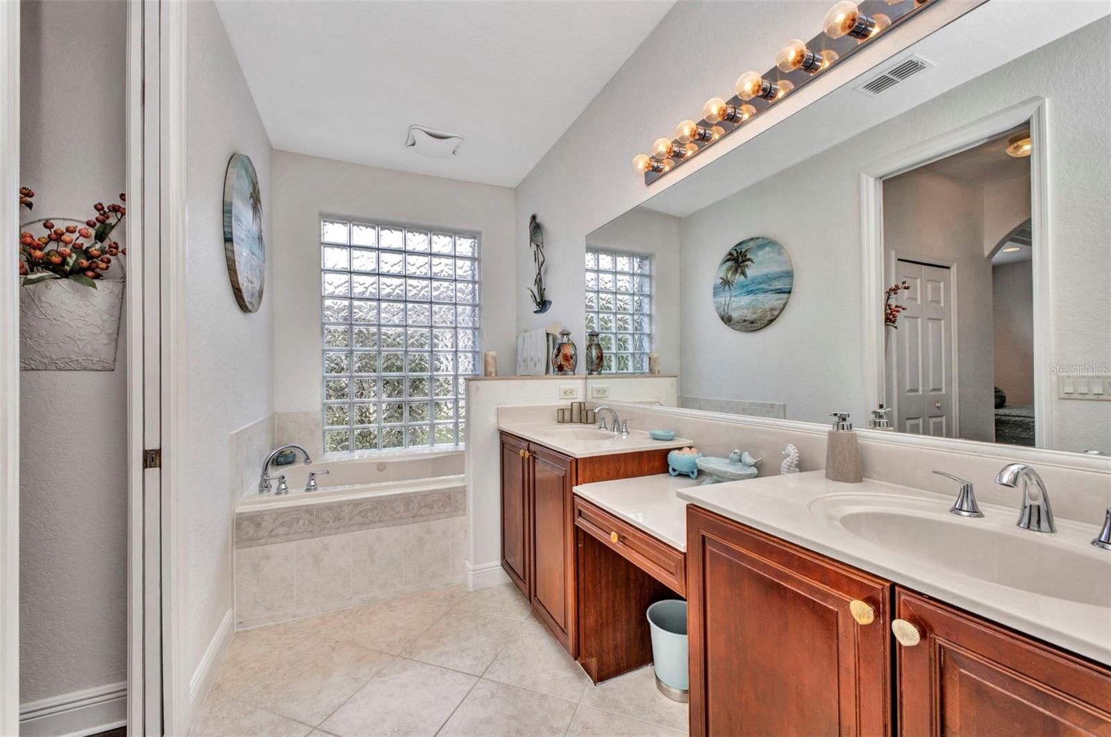 Image 20 of 45 For 24312 Westgate Boulevard
