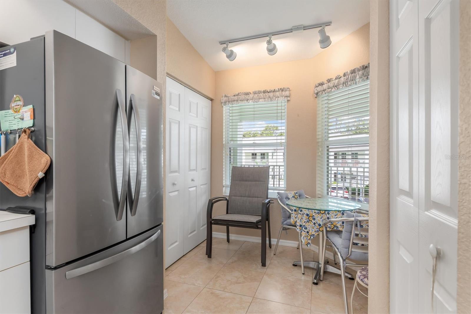 Image 10 of 46 For 5725 Greenwood Avenue 8203
