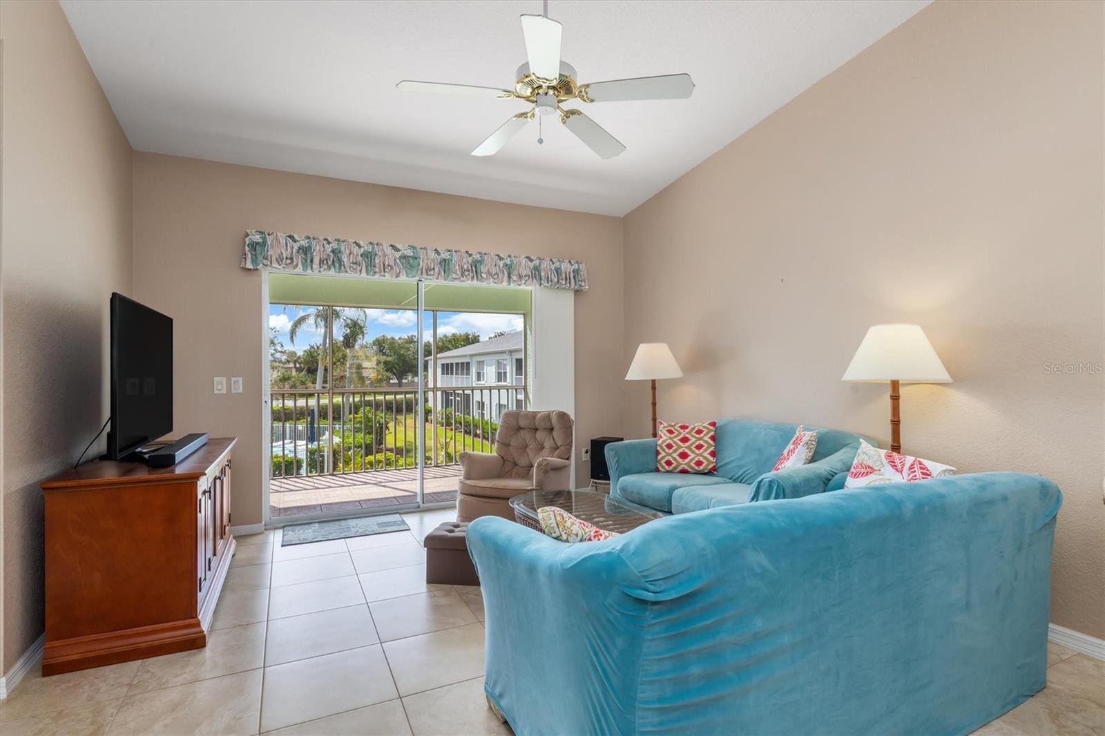 Image 12 of 46 For 5725 Greenwood Avenue 8203