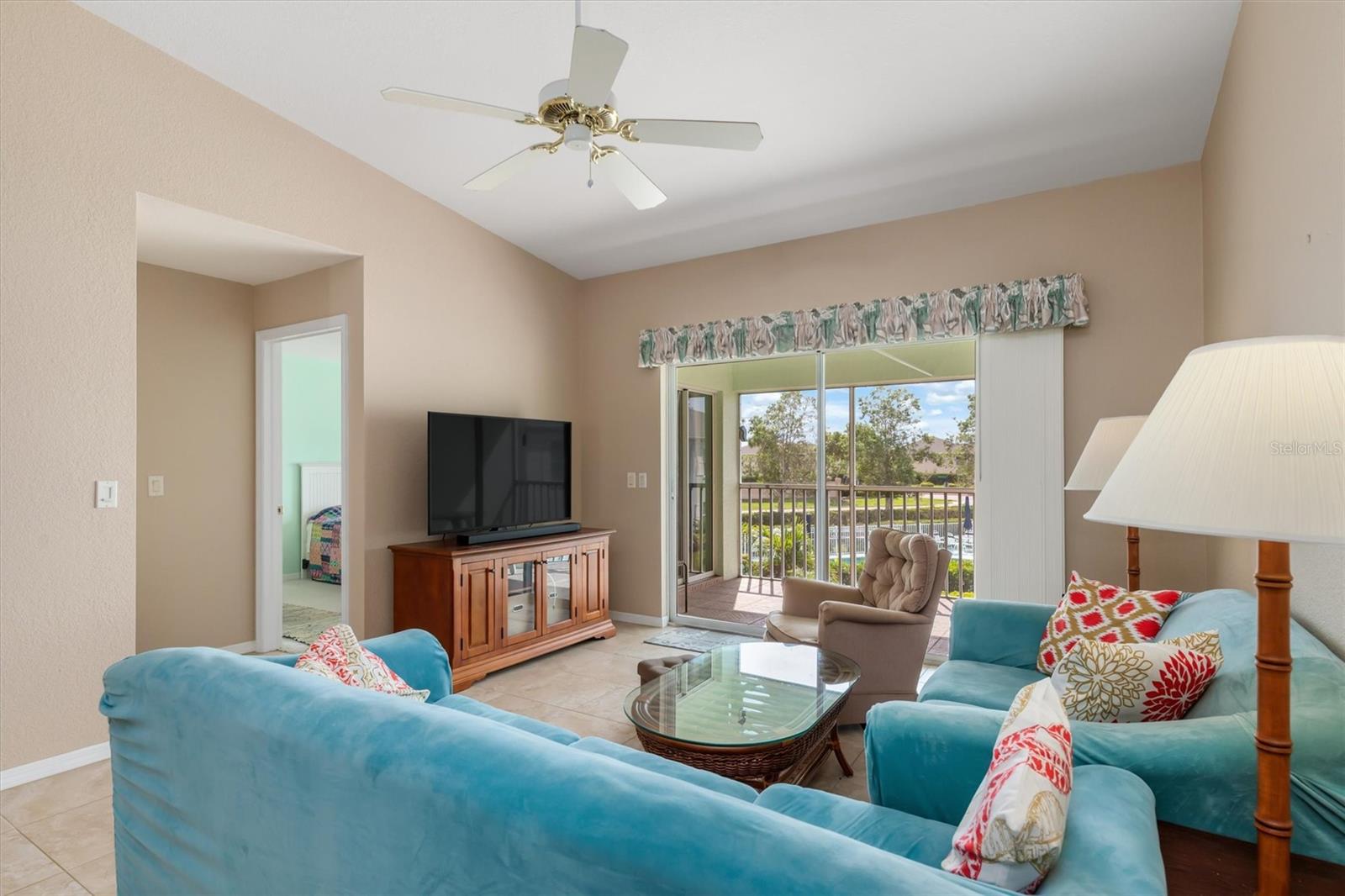 Image 14 of 46 For 5725 Greenwood Avenue 8203
