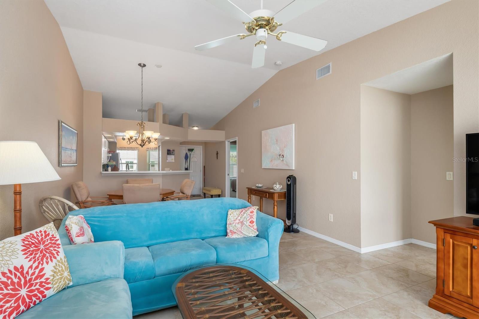 Image 16 of 46 For 5725 Greenwood Avenue 8203